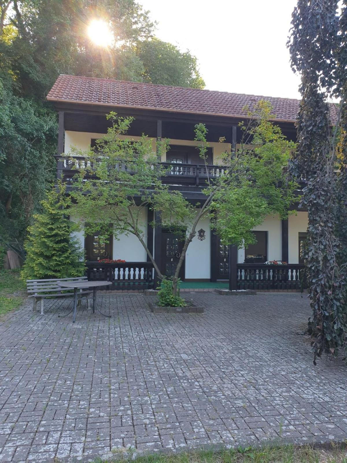 Motel Zur Festwiese Gierstadt Bagian luar foto